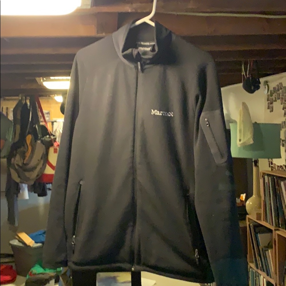 Marmot black men’s medium fleece.